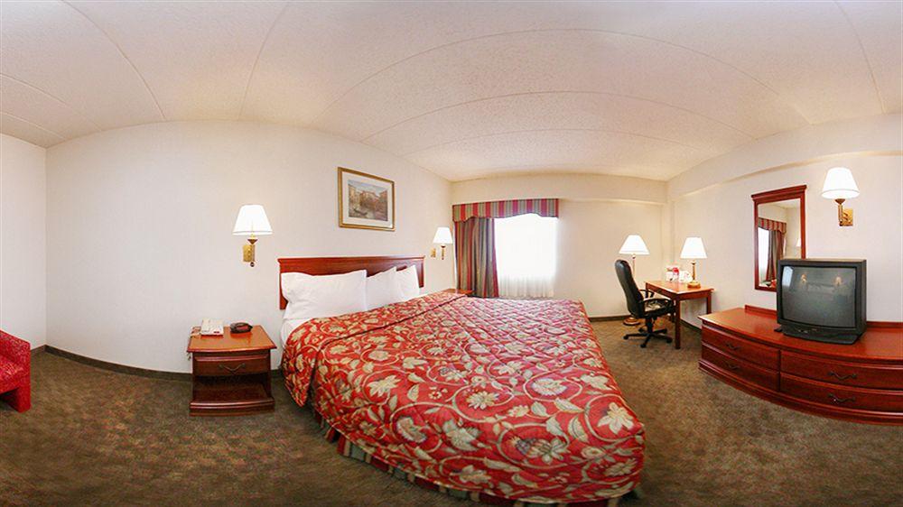 Ramada By Wyndham East Orange Hotel Buitenkant foto