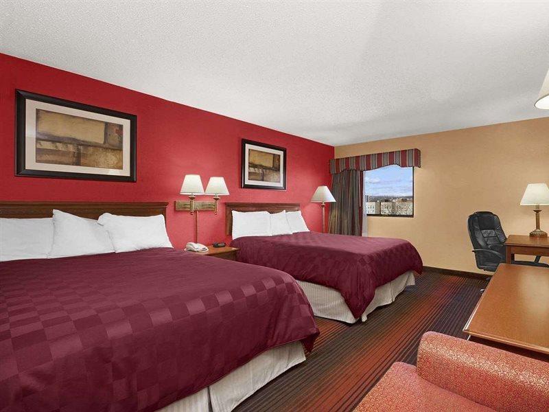 Ramada By Wyndham East Orange Hotel Buitenkant foto