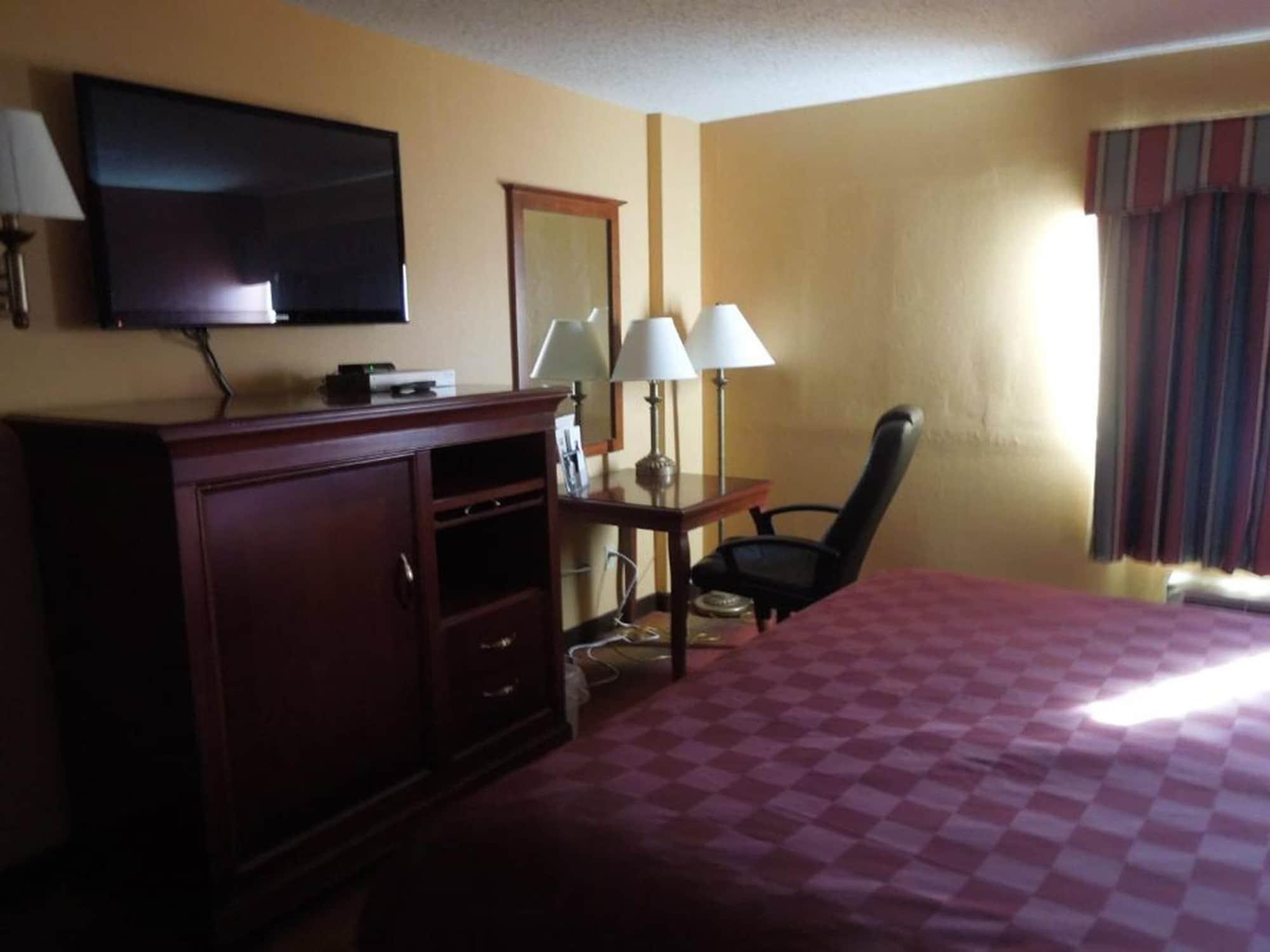 Ramada By Wyndham East Orange Hotel Buitenkant foto