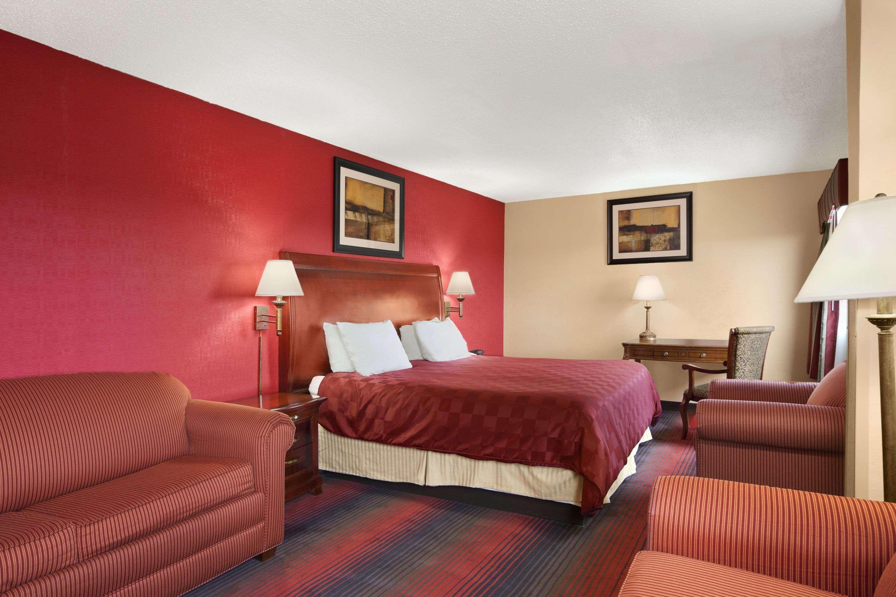 Ramada By Wyndham East Orange Hotel Buitenkant foto