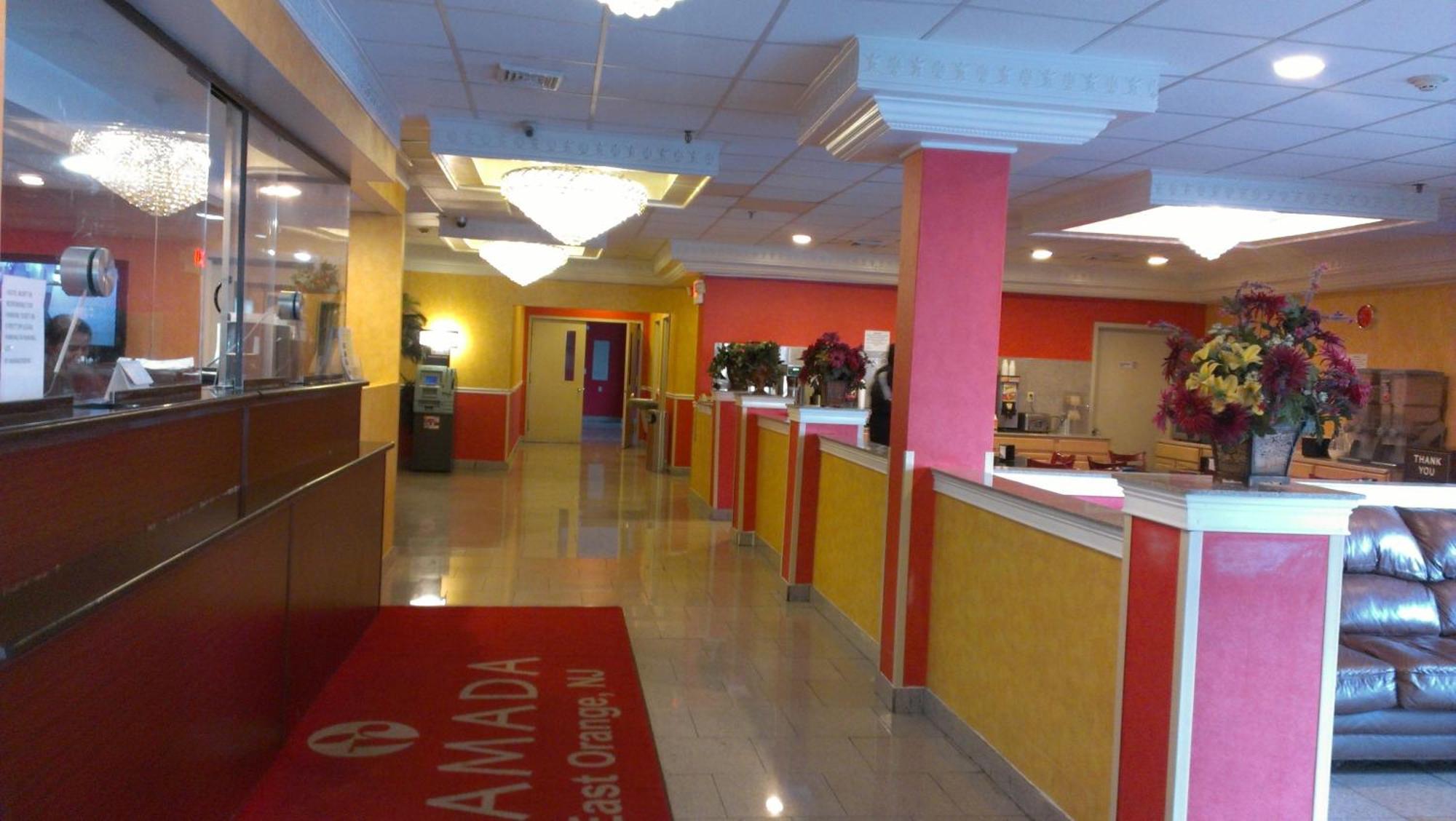 Ramada By Wyndham East Orange Hotel Buitenkant foto