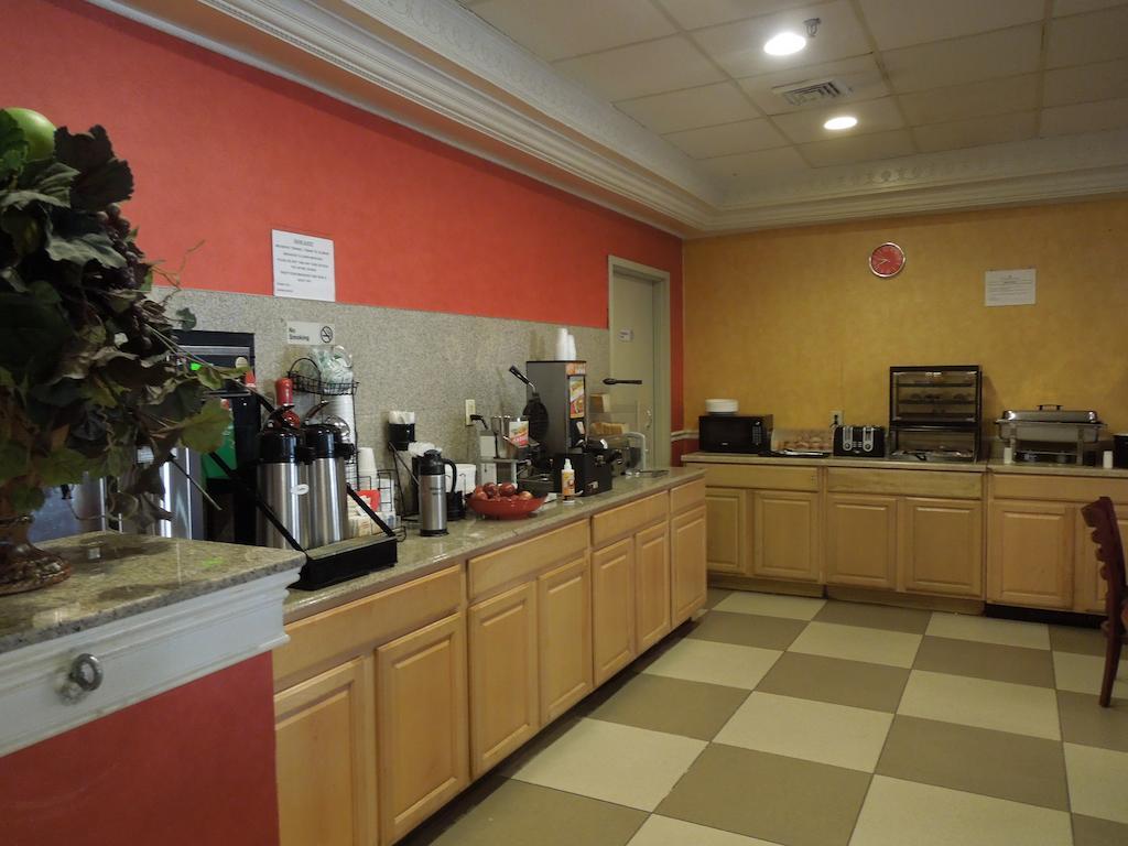 Ramada By Wyndham East Orange Hotel Buitenkant foto