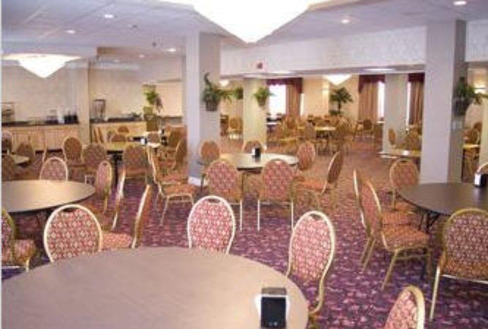 Ramada By Wyndham East Orange Hotel Buitenkant foto